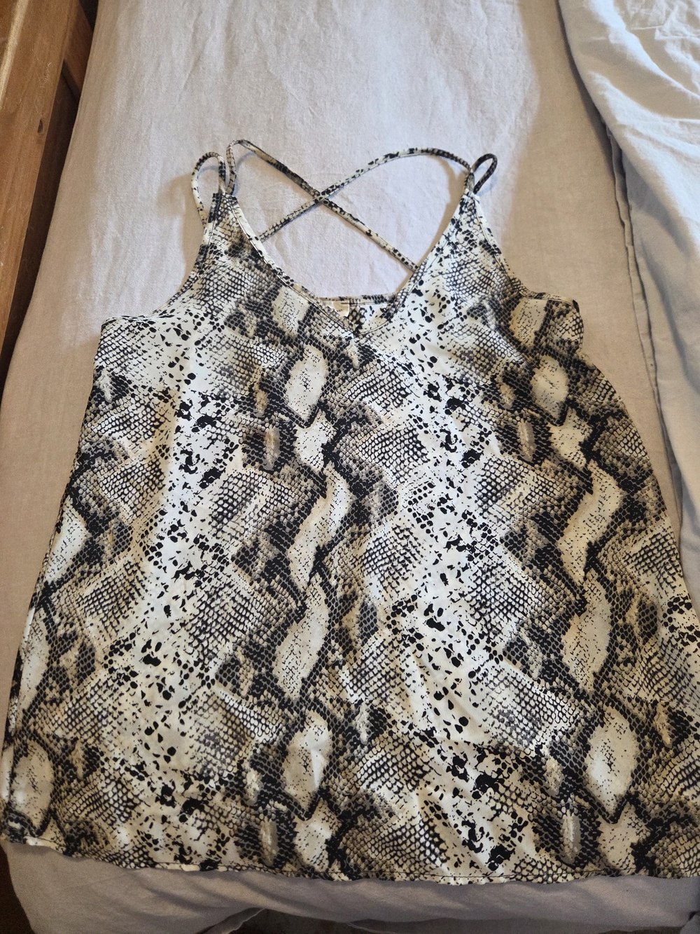 eesome Snake Print Spaghetti Strap Cami in Black and Cream